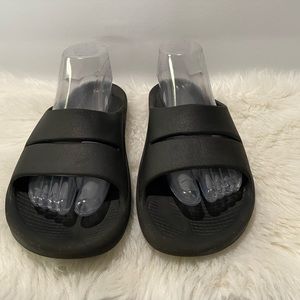 OOFOS Sandals